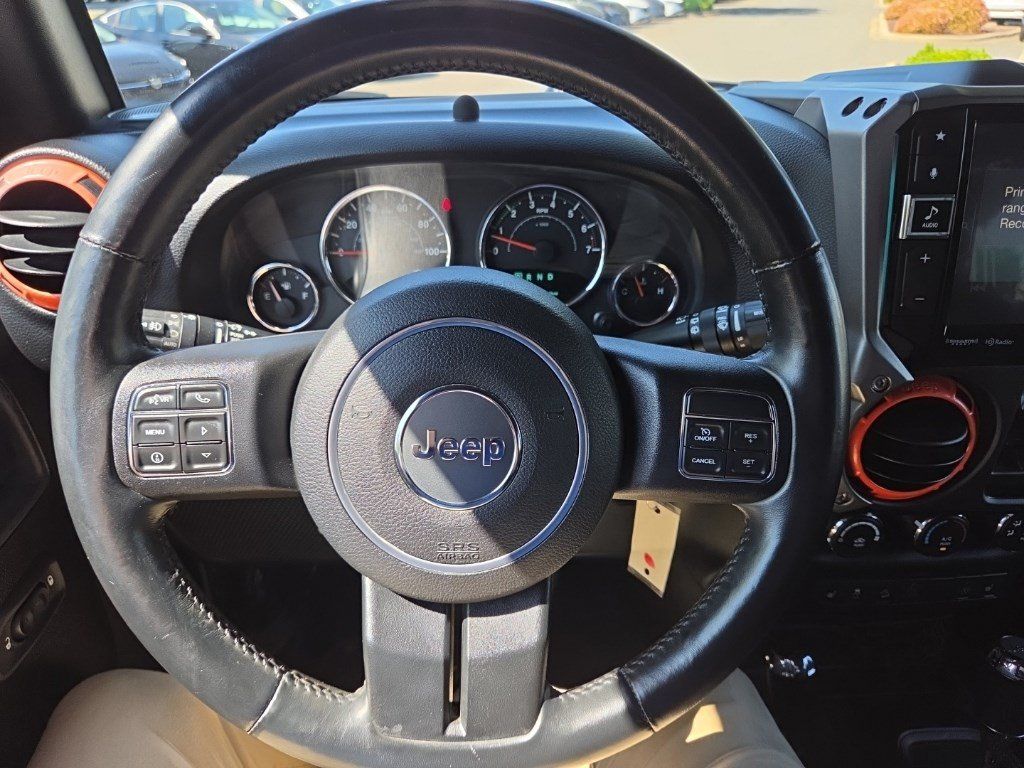 Used 2015 Jeep Wrangler Unlimited Rubicon w/ Connectivity Group AWD/4WD image 19
