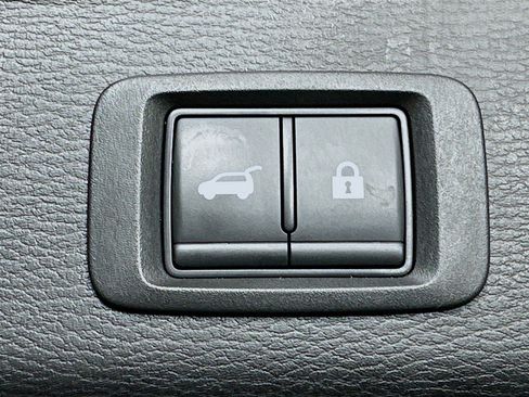 Used 2025 Mitsubishi Outlander SEL image 33