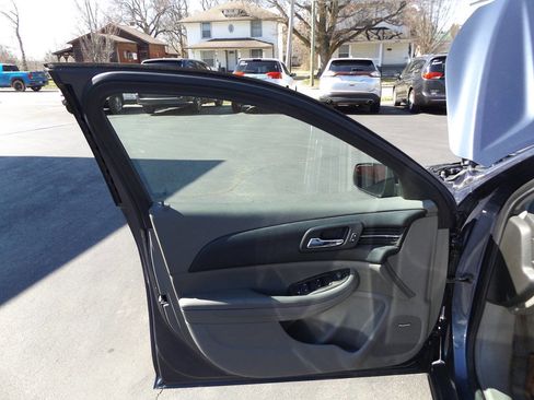 Used 2015 Chevrolet Malibu LT w/ Leather Package image 18