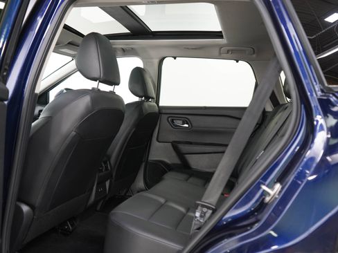Used 2024 Nissan Rogue SV w/ SV Premium Package AWD/4WD image 18