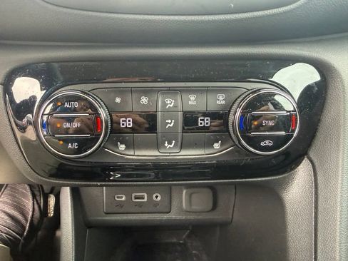 Used 2023 Buick Encore GX Select AWD/4WD image 10