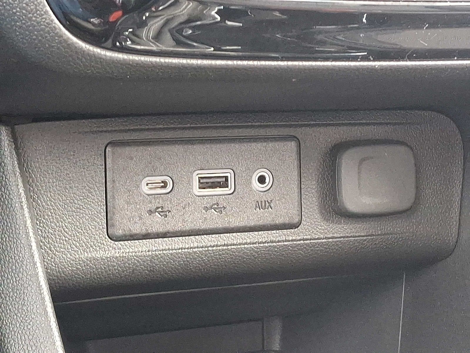 Used 2023 Buick Encore GX Select AWD/4WD image 26