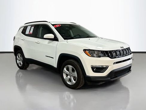 Used 2019 Jeep Compass Latitude w/ Popular Equipment Group AWD/4WD image 3