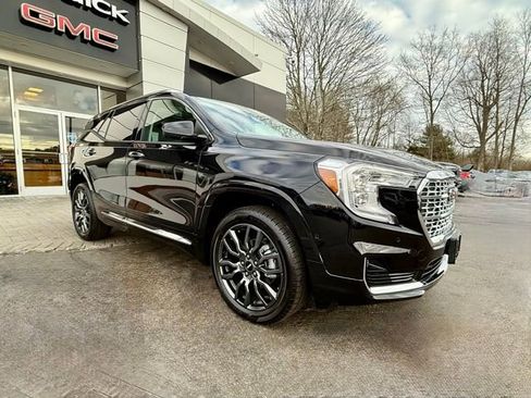 Used 2023 GMC Terrain Denali w/ Black Diamond Edition image 7