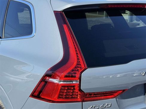 Certified 2023 Volvo XC60 B5 Plus image 8