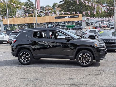 Used 2022 Jeep Compass Limited image 5