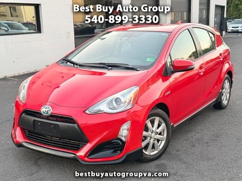 Used 2017 Toyota Prius C One image 1