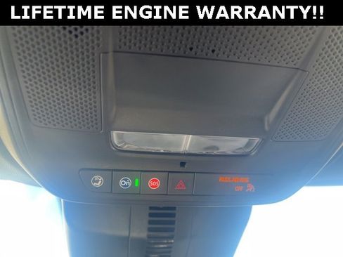 Used 2025 Chevrolet Traverse LT image 27