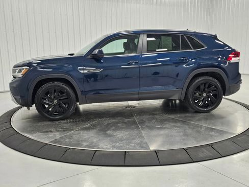 Used 2022 Volkswagen Atlas Cross Sport SE AWD/4WD image 2