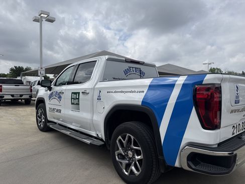 Used 2024 GMC Sierra 1500 SLT image 3