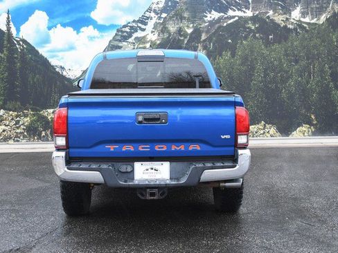 Certified 2018 Toyota Tacoma TRD Off-Road image 10