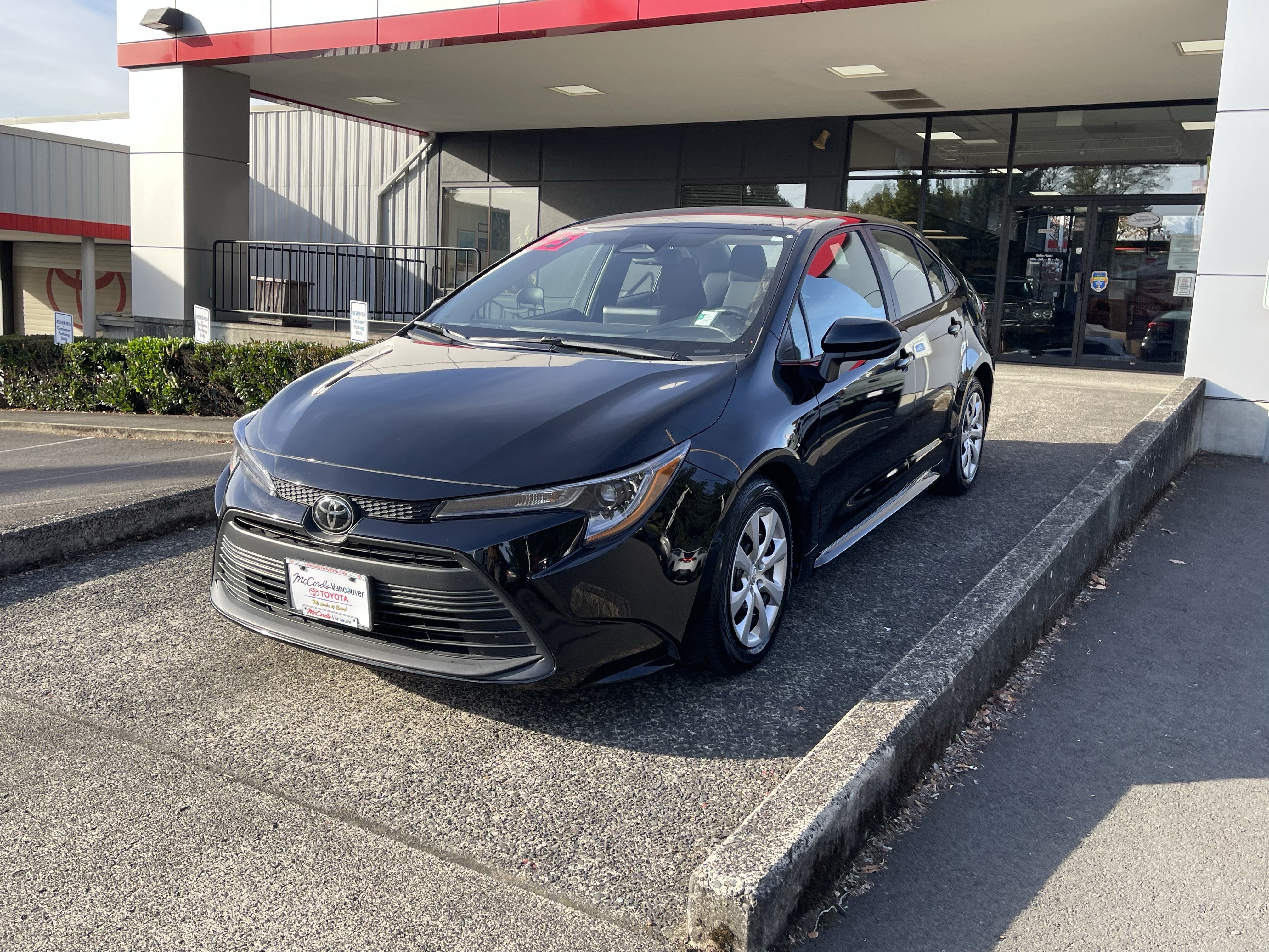 Certified 2025 Toyota Corolla LE FWD image 3