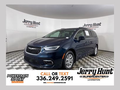 Used 2021 Chrysler Pacifica Touring-L w/ Uconnect Theater Family Group