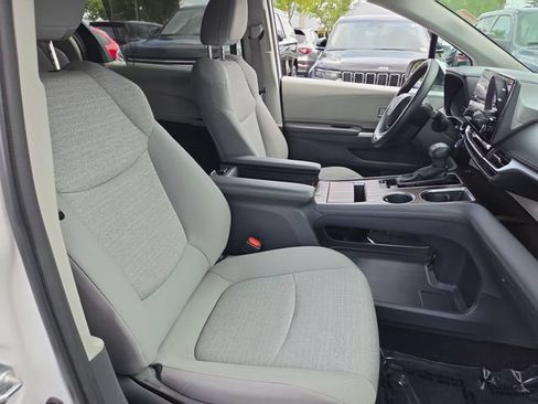 Used 2023 Toyota Sienna LE FWD image 24