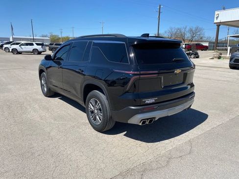 Used 2024 Chevrolet Traverse LT image 4