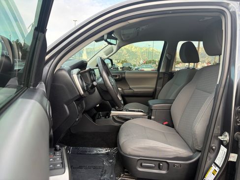 Used 2020 Toyota Tacoma SR5 RWD image 11