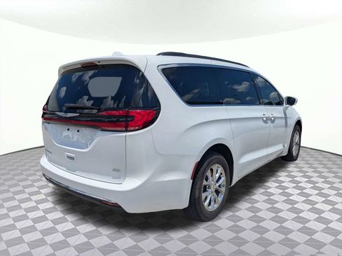 Used 2022 Chrysler Pacifica Touring-L AWD/4WD image 3