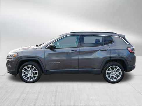 Used 2022 Jeep Compass Latitude image 4