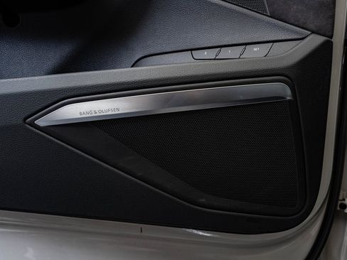 Used 2021 Audi e-tron Prestige w/ Prestige Package image 28