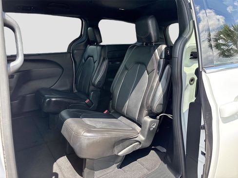 Used 2025 Chrysler Pacifica Select FWD image 22