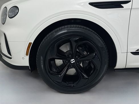 Used 2022 Bentley Bentayga image 6