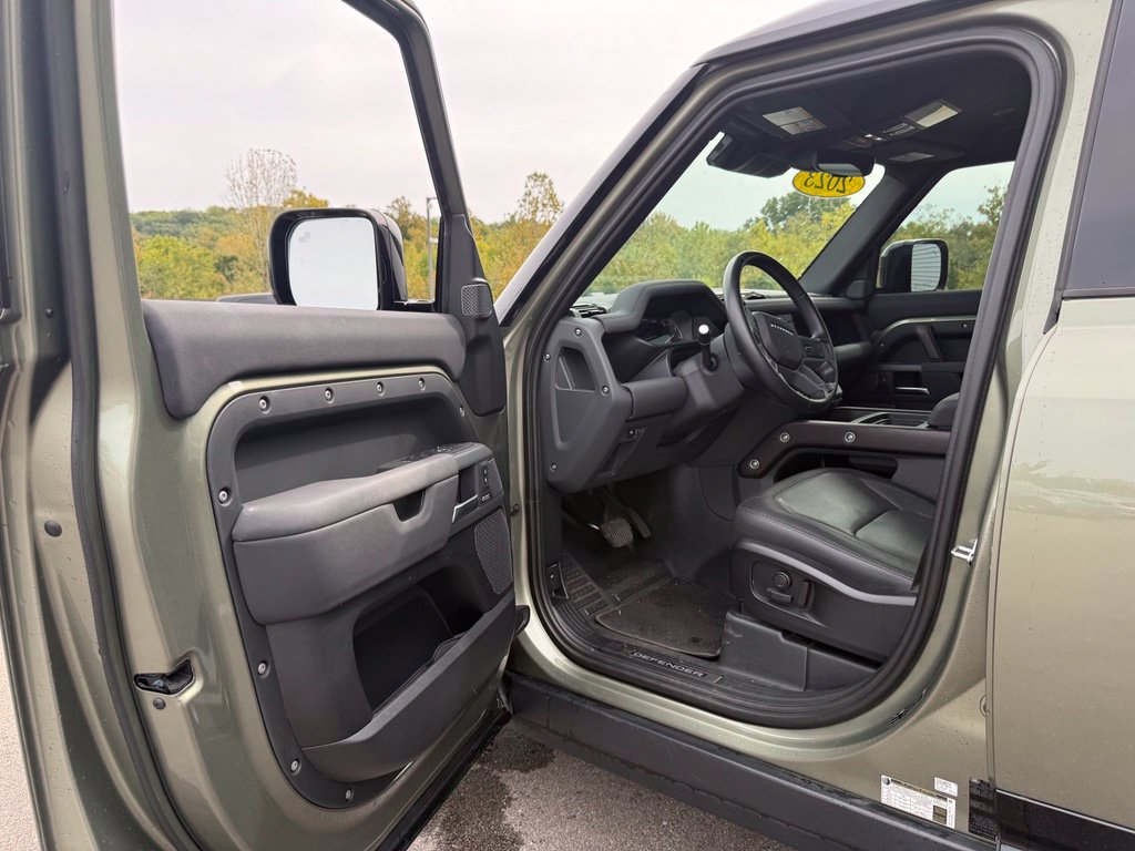 Used 2023 Land Rover Defender 110 X-Dynamic SE AWD/4WD image 23
