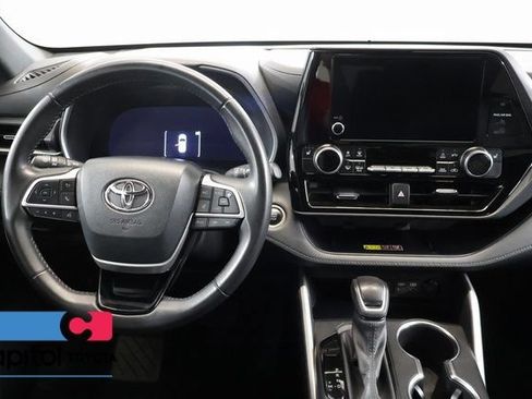 Certified 2025 Toyota Highlander XSE AWD/4WD image 15