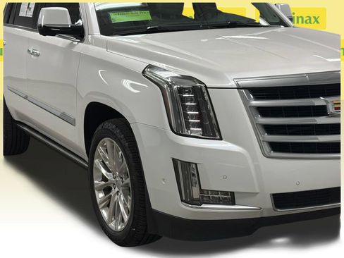 Used 2019 Cadillac Escalade Premium Luxury RWD image 5