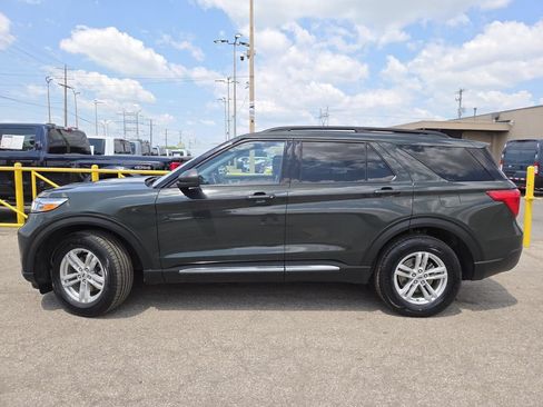 Used 2022 Ford Explorer XLT w/ Equipment Group 202A AWD/4WD image 12