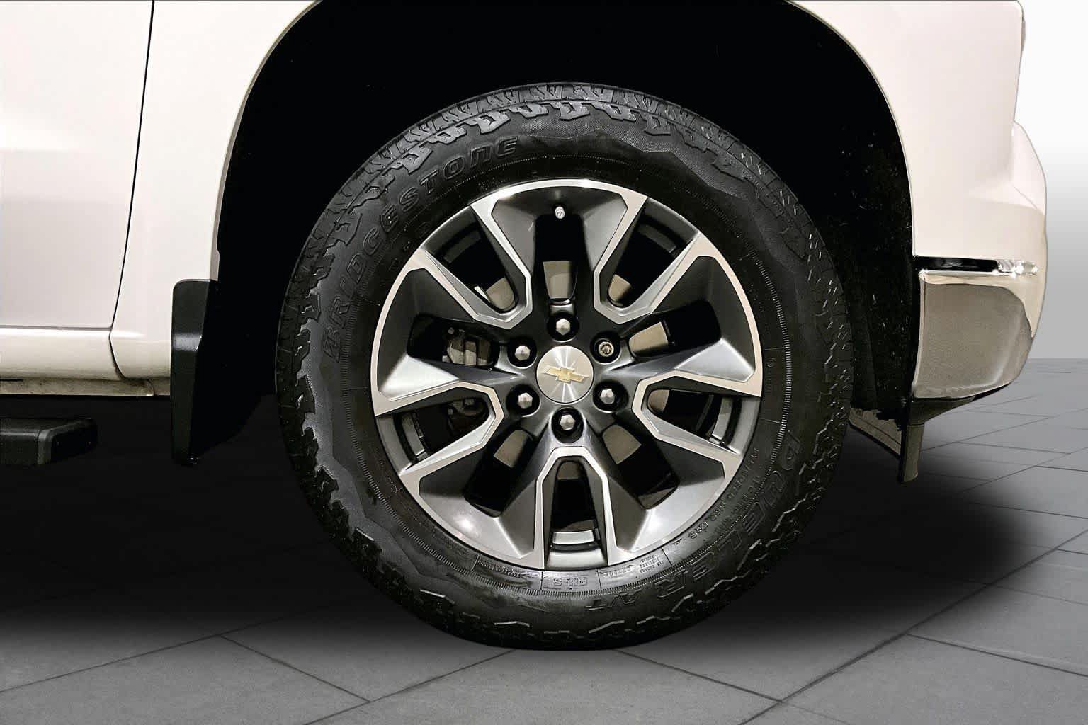 Used 2023 Chevrolet Silverado 1500 LT AWD/4WD image 10