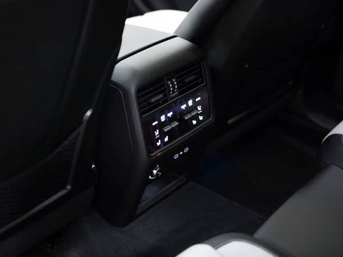 Certified 2026 Porsche Cayenne Coupe AWD/4WD image 36