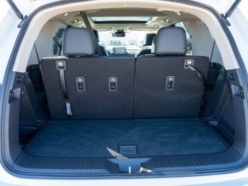 Used 2025 Honda Pilot Touring image 11