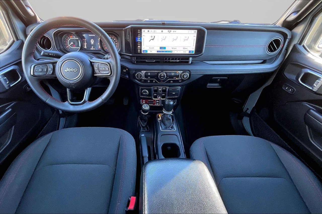 Used 2024 Jeep Wrangler Unlimited Rubicon AWD/4WD image 14