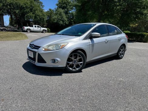 Used 2014 Ford Focus SE w/ Equipment Group 201A FWD image 29