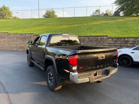 Used 2018 Toyota Tacoma TRD Off-Road AWD/4WD image 6