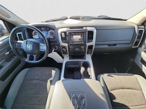 Used 2017 RAM 1500 Classic SLT w/ SLT Plus D￩cor Group image 10