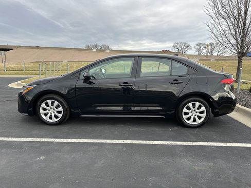 Used 2024 Toyota Corolla LE image 7