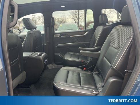 Used 2025 GMC Acadia Denali w/ Super Cruise Package image 12