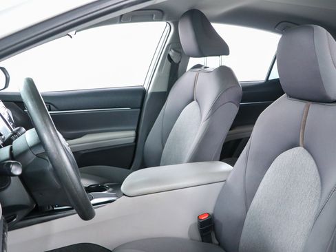 Used 2020 Toyota Camry LE FWD image 23