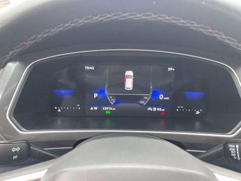 Used 2024 Volkswagen Tiguan SE image 4