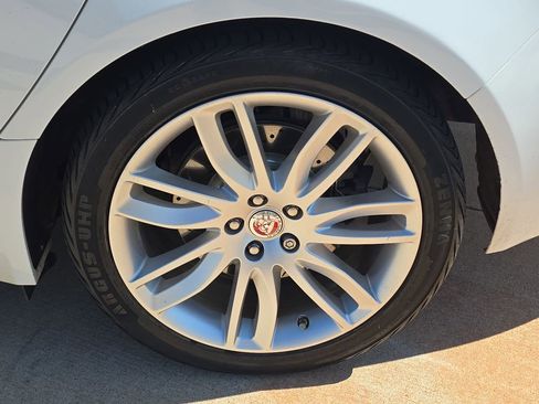 Used 2017 Jaguar XF Prestige RWD image 33