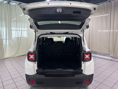 Used 2023 Jeep Renegade Latitude w/ Premium Group image 8