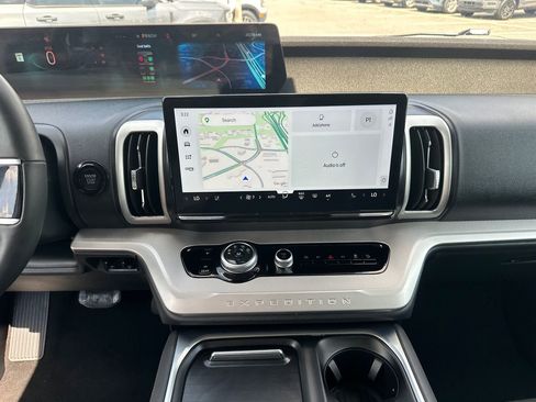 Certified 2025 Ford Expedition Active AWD/4WD image 30