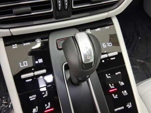 New 2026 Porsche Macan image 18