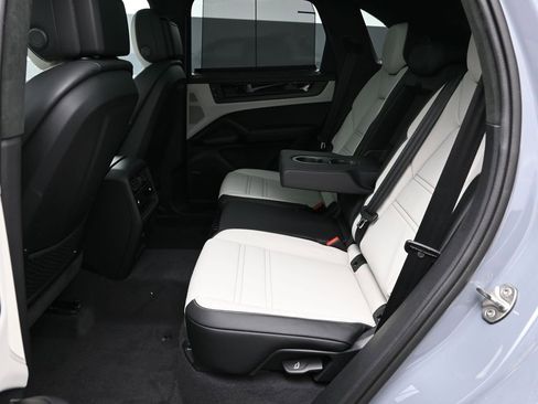 New 2026 Porsche Cayenne GTS image 17