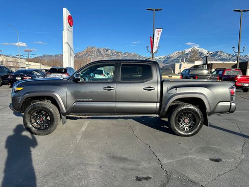 Used 2020 Toyota Tacoma Limited image 2