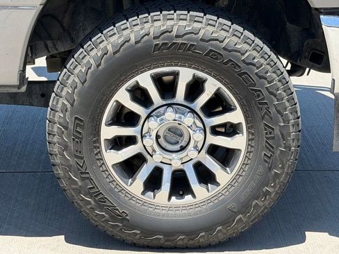 Used 2022 Ford F250 Lariat w/ Lariat Value Package AWD/4WD image 8