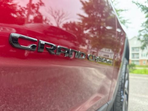 New 2025 Jeep Grand Cherokee Altitude image 6