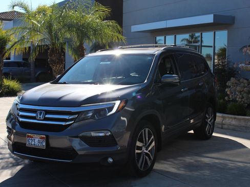 Used 2017 Honda Pilot Touring image 5
