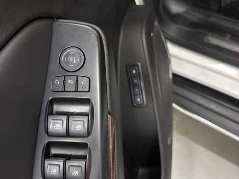 Used 2020 GMC Yukon SLT image 12